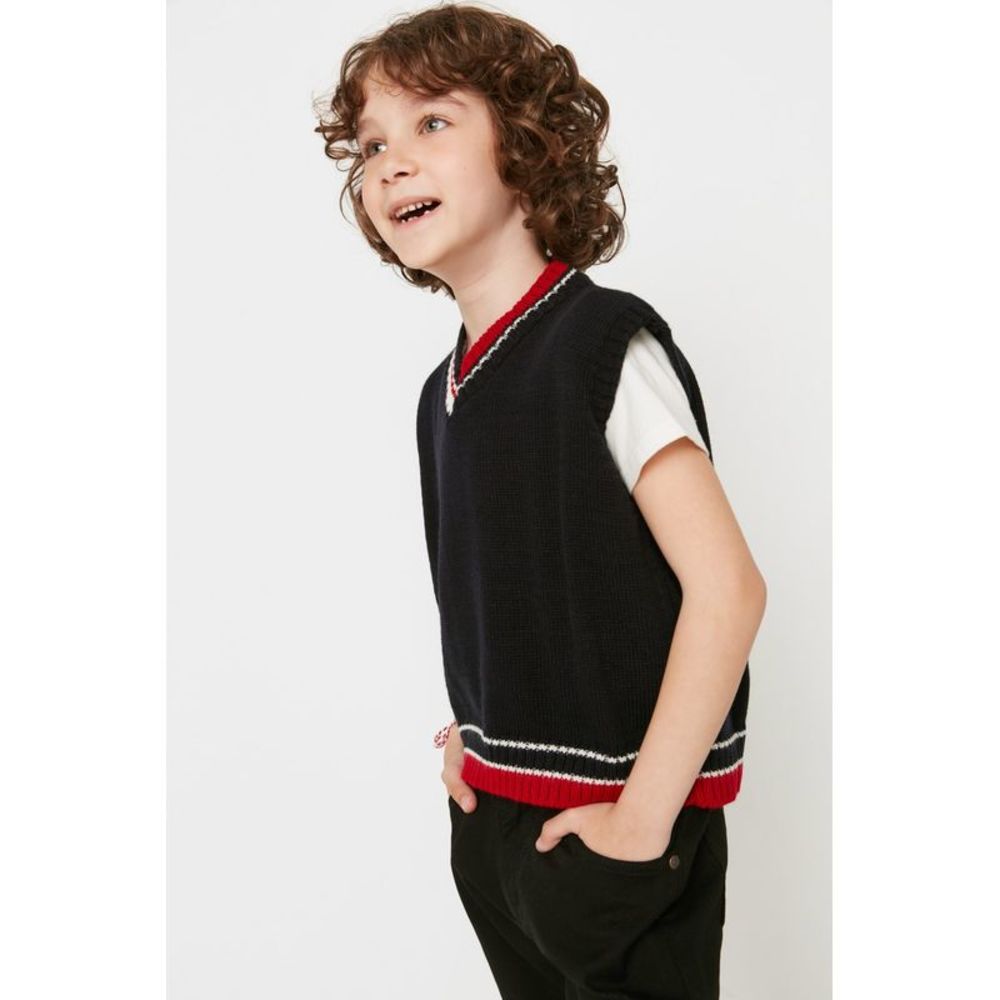 NWT Trendyol Boys Regular fit V Neck Knitwear Sweater